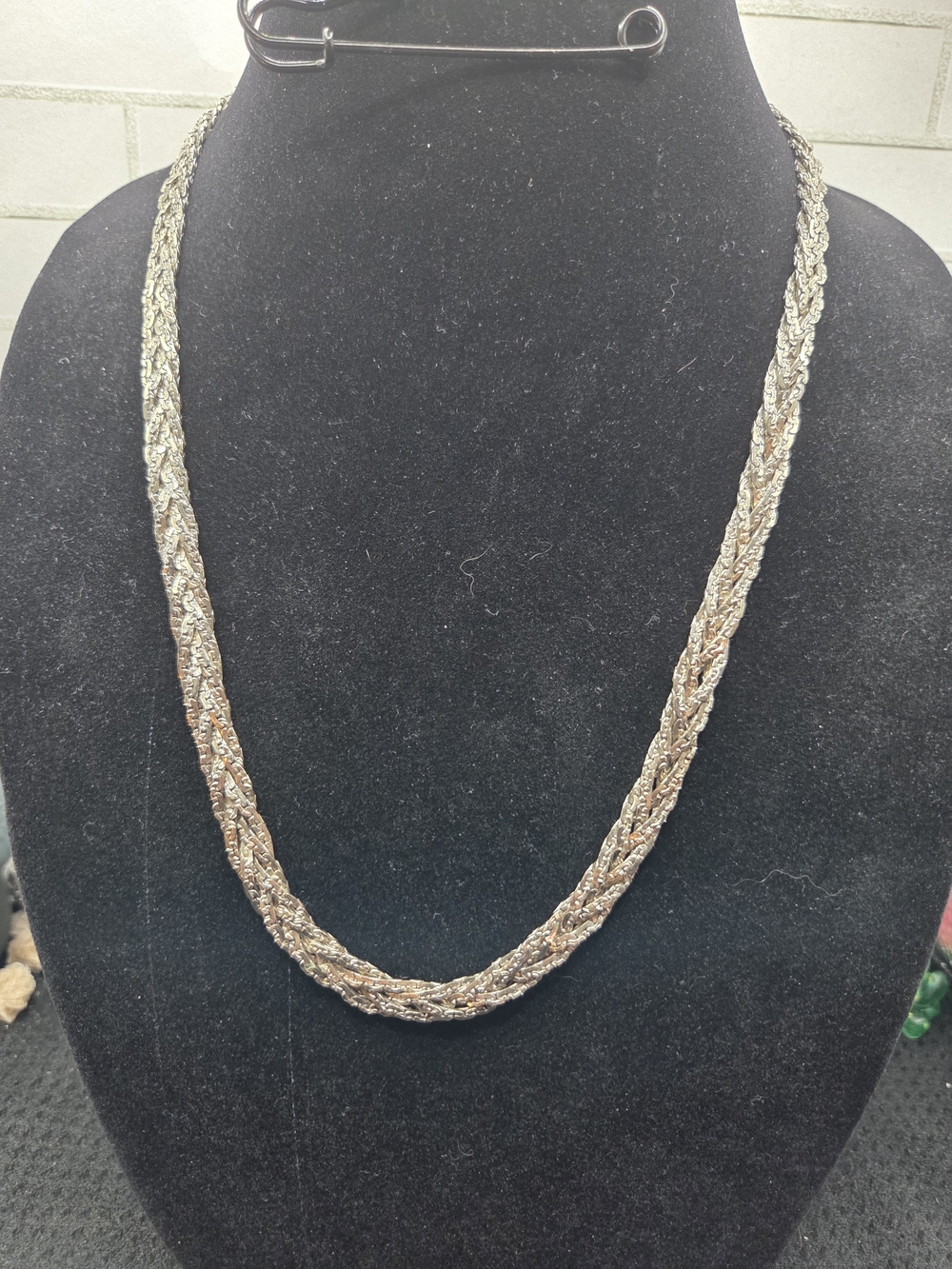 1442. Vinrage Silver Tone Braided Rope Necklace